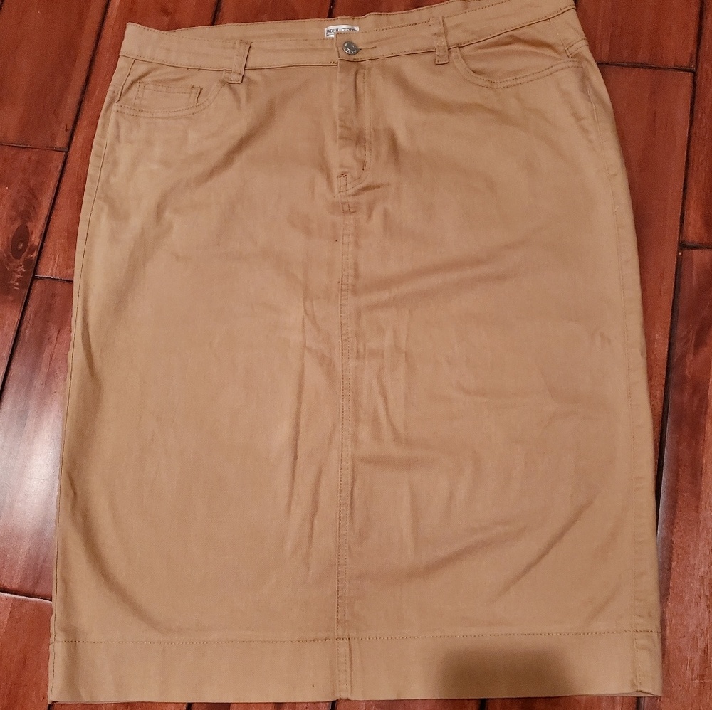 Jade Mackenzie khaki denim skirt size XL